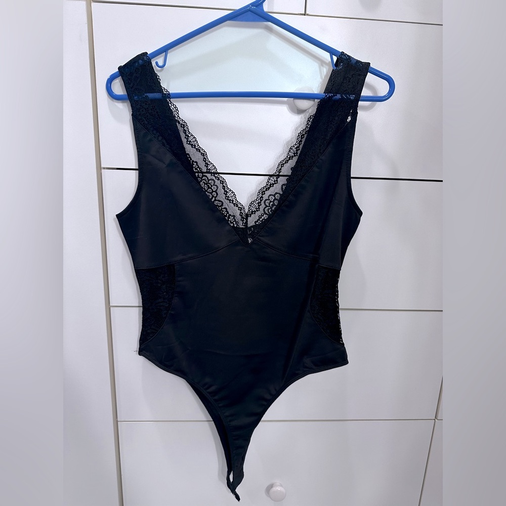 NWT Lulu’s black lacy bodysuit
